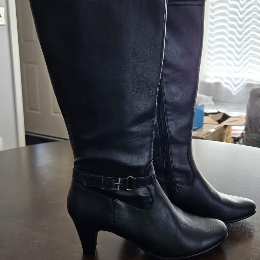 AEROSOLES Black Heeled Boots with Buckle Detail